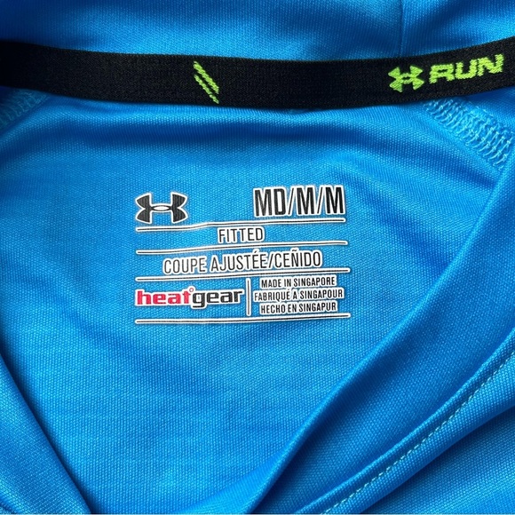 ⭐️ Under Armour Short Sleeve Running Shirt | Size Medium | ColdBlack HeatGear - Picture 5 of 9
